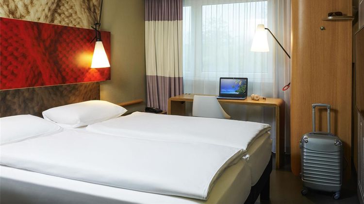 Hotel iBis Adliswil Exterior