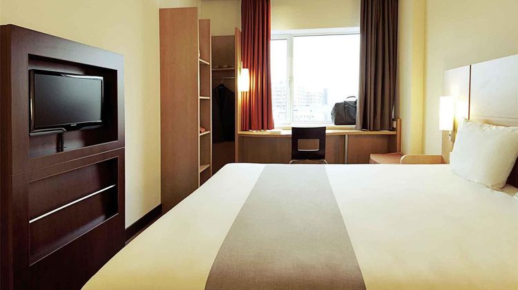 Hotel iBis Adliswil Room