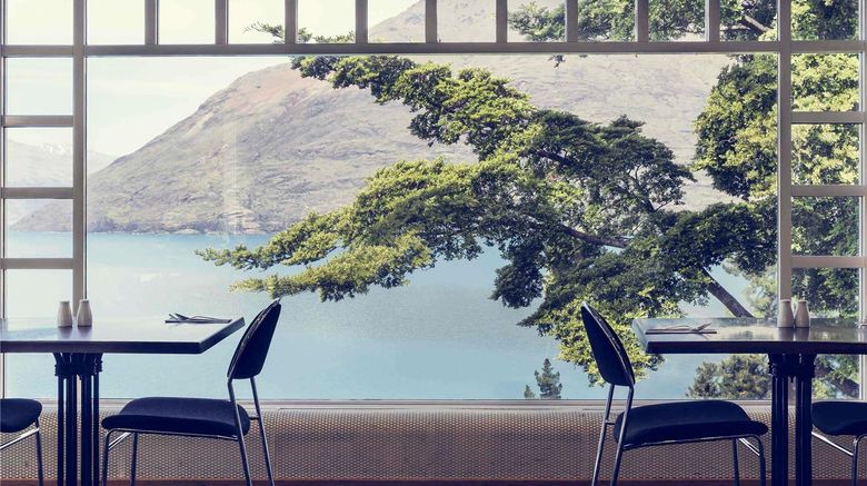 <b>Mercure Resort Queenstown Restaurant</b>. Images powered by <a href="https://iceportal.shijigroup.com/" title="IcePortal" target="_blank">IcePortal</a>.