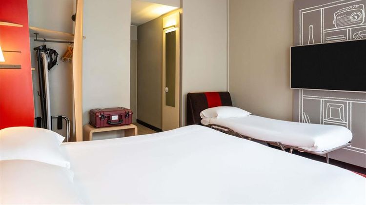 Ibis Edinburgh Centre hotel Room