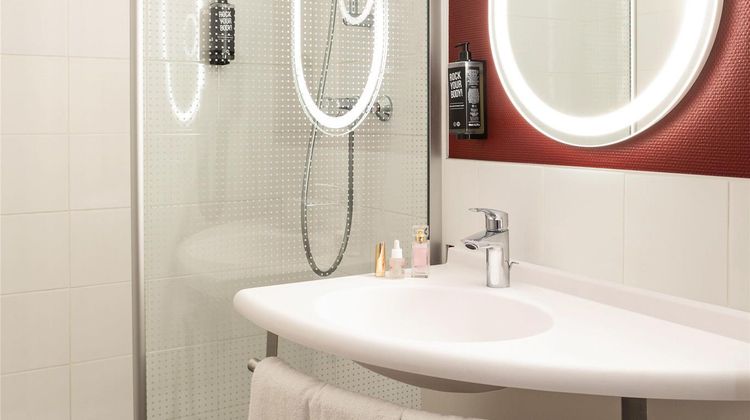 Ibis Paris Porte de Bercy Room