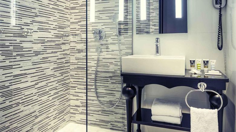 <b>Mercure Paris Wagram Arc De Triomphe Room</b>. Images powered by <a href="https://iceportal.shijigroup.com/" title="IcePortal" target="_blank">IcePortal</a>.