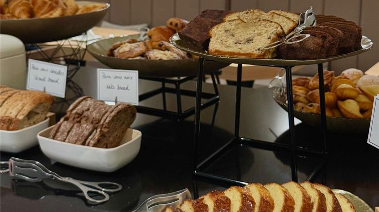 <b>Mercure Paris Wagram Arc De Triomphe Restaurant</b>. Images powered by <a href="https://iceportal.shijigroup.com/" title="IcePortal" target="_blank">IcePortal</a>.
