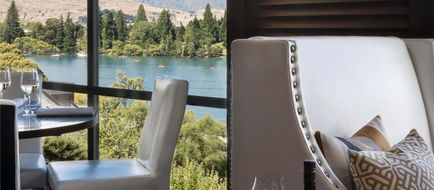 Hotel St Moritz Exterior
