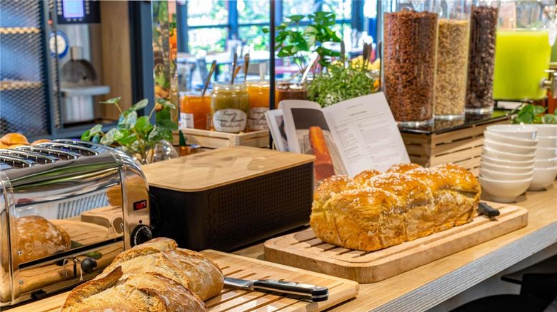 <b>Ibis Paris Pere Lachais Restaurant</b>. Images powered by <a href="https://iceportal.shijigroup.com/" title="IcePortal" target="_blank">IcePortal</a>.