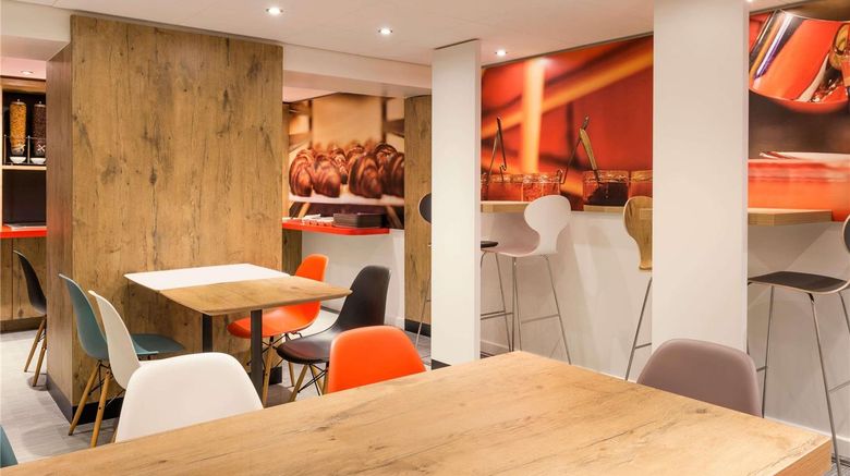 <b>Ibis Paris Pere Lachais Restaurant</b>. Images powered by <a href="https://iceportal.shijigroup.com/" title="IcePortal" target="_blank">IcePortal</a>.