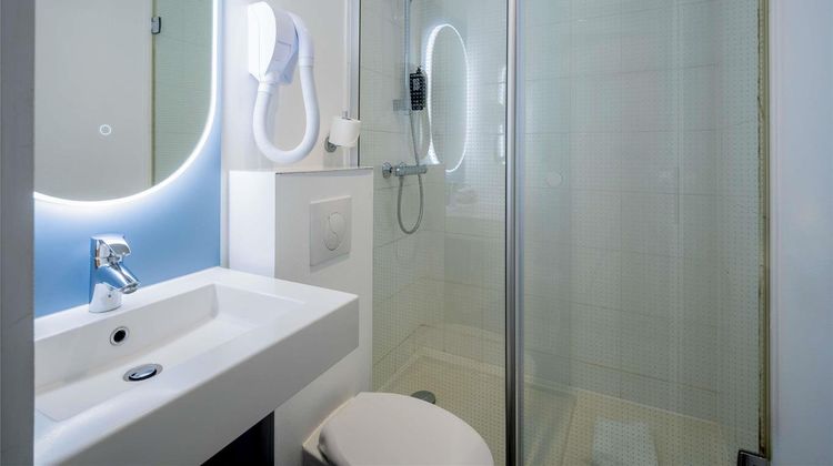 Ibis Paris Pere Lachais Room