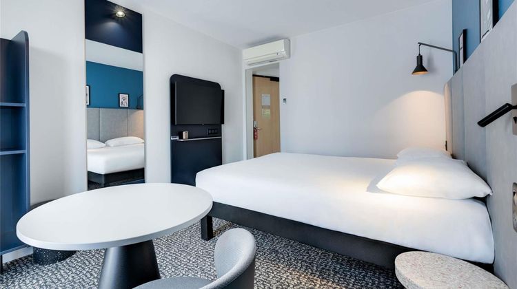 Ibis Paris Pere Lachais Room