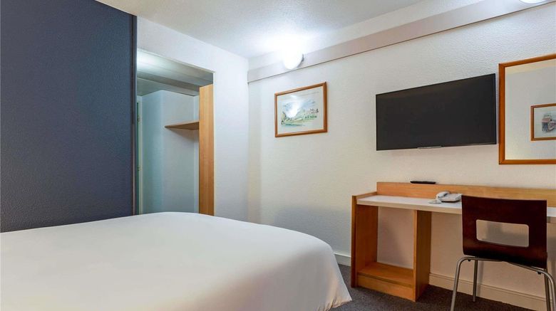 <b>Hotel Ibis Paris Pantin Eglise Room</b>. Images powered by <a href="https://iceportal.shijigroup.com/" title="IcePortal" target="_blank">IcePortal</a>.