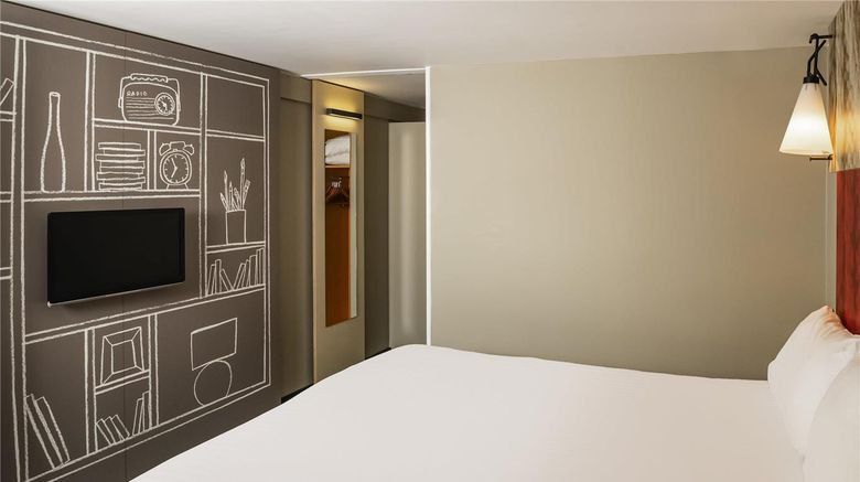 <b>Ibis Plymouth Room</b>. Images powered by <a href="https://iceportal.shijigroup.com/" title="IcePortal" target="_blank">IcePortal</a>.