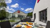 <b>Ibis Plymouth Exterior</b>. Images powered by <a href="https://iceportal.shijigroup.com/" title="IcePortal" target="_blank">IcePortal</a>.