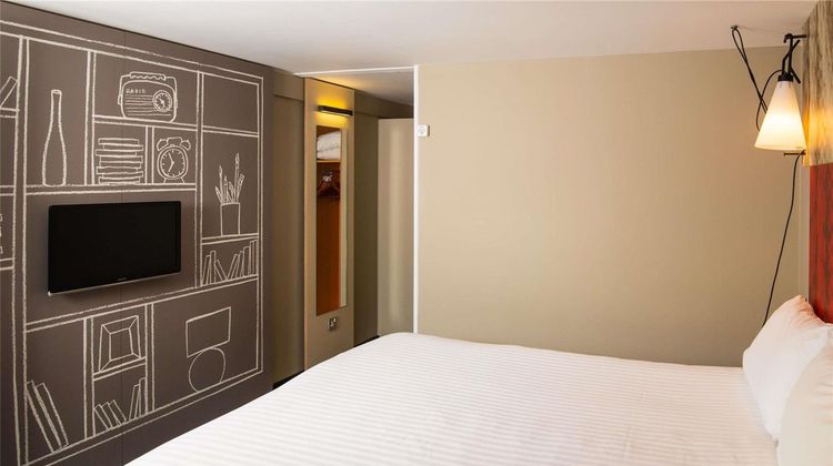 Ibis Plymouth Room