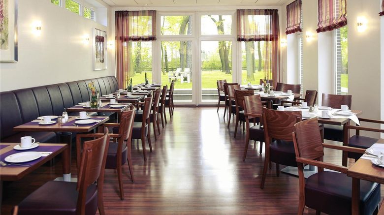 <b>Mercure Hotel am Entenfang Hannover Restaurant</b>. Images powered by <a href="https://iceportal.shijigroup.com/" title="IcePortal" target="_blank">IcePortal</a>.