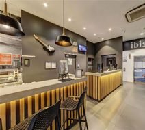 Ibis Sydney World Square Exterior