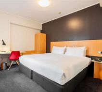 Ibis Sydney World Square Exterior