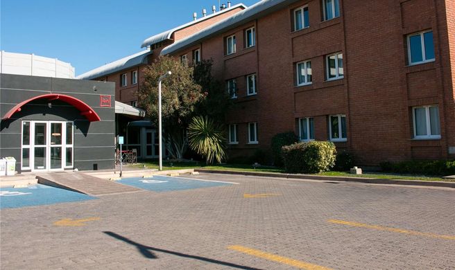 Ibis Hotel Mendoza Exterior