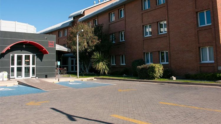 Ibis Hotel Mendoza Exterior