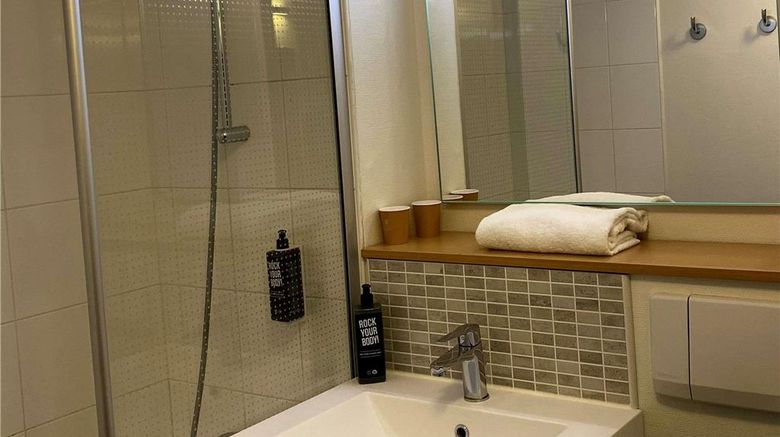 <b>Ibis Hotel Lyon Sud Room</b>. Images powered by <a href="https://iceportal.shijigroup.com/" title="IcePortal" target="_blank">IcePortal</a>.