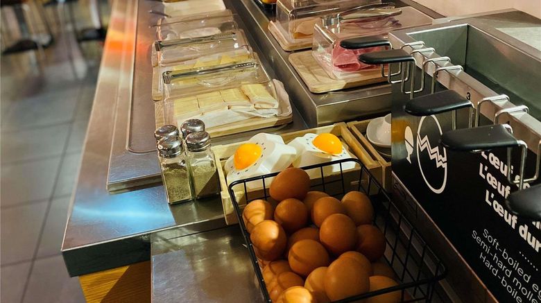 <b>Ibis Hotel Lyon Sud Restaurant</b>. Images powered by <a href="https://iceportal.shijigroup.com/" title="IcePortal" target="_blank">IcePortal</a>.