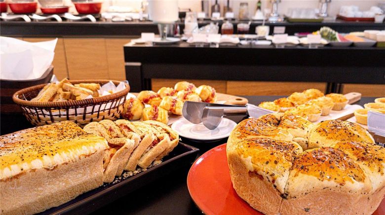 <b>Mercure Recife Navegantes Hotel Restaurant</b>. Images powered by <a href="https://iceportal.shijigroup.com/" title="IcePortal" target="_blank">IcePortal</a>.