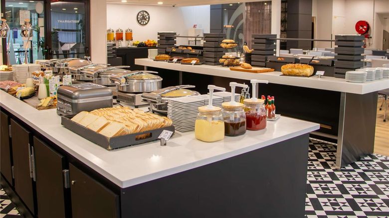 <b>Mercure Paris Centre Tour Eiffel Restaurant</b>. Images powered by <a href="https://iceportal.shijigroup.com/" title="IcePortal" target="_blank">IcePortal</a>.