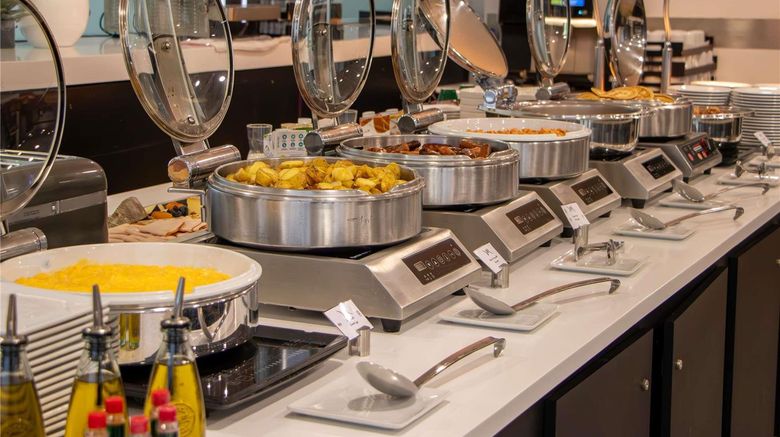 <b>Mercure Paris Centre Tour Eiffel Restaurant</b>. Images powered by <a href="https://iceportal.shijigroup.com/" title="IcePortal" target="_blank">IcePortal</a>.