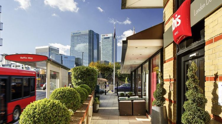Ibis London Docklands Canary Wharf Exterior
