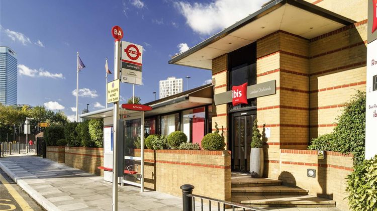 Ibis London Docklands Canary Wharf Exterior