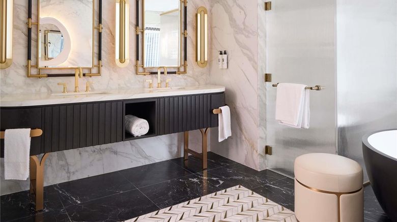 <b>Sofitel New York Suite</b>. Images powered by <a href="https://iceportal.shijigroup.com/" title="IcePortal" target="_blank">IcePortal</a>.