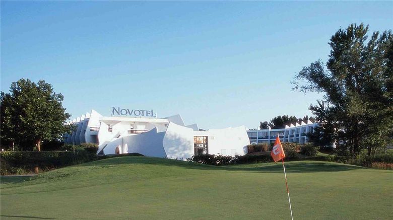 <b>Novotel La Grande Motte Golf</b>. Images powered by <a href="https://iceportal.shijigroup.com/" title="IcePortal" target="_blank">IcePortal</a>.