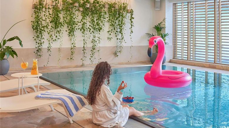 <b>Pullman Paris Bercy Pool</b>. Images powered by <a href="https://iceportal.shijigroup.com/" title="IcePortal" target="_blank">IcePortal</a>.