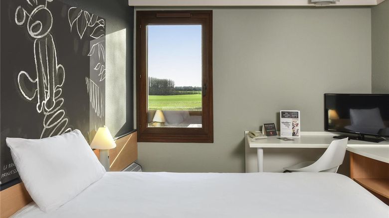<b>Ibis Charleroi Aeroport Room</b>. Images powered by <a href="https://iceportal.shijigroup.com/" title="IcePortal" target="_blank">IcePortal</a>.