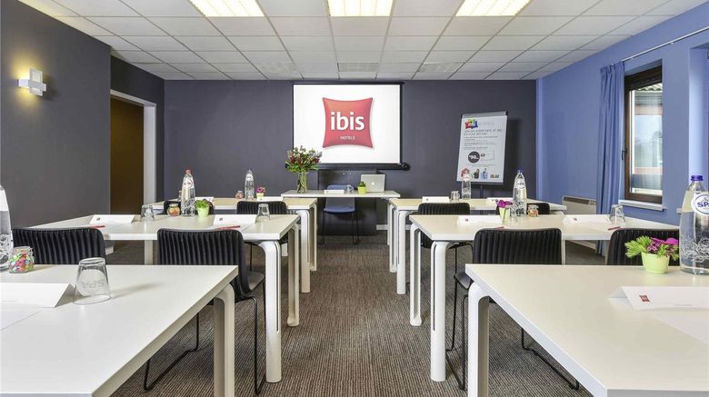 <b>Ibis Charleroi Aeroport Meeting</b>. Images powered by <a href="https://iceportal.shijigroup.com/" title="IcePortal" target="_blank">IcePortal</a>.