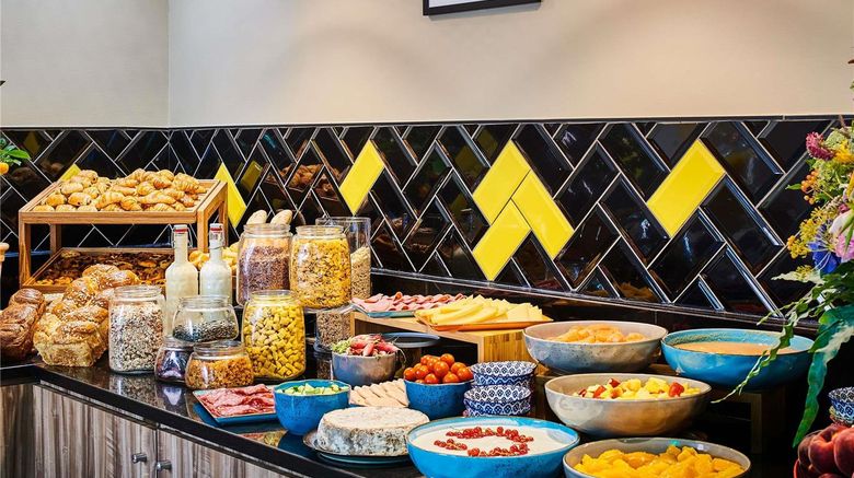 <b>Mercure Paris Gare de Lyon Restaurant</b>. Images powered by <a href="https://iceportal.shijigroup.com/" title="IcePortal" target="_blank">IcePortal</a>.