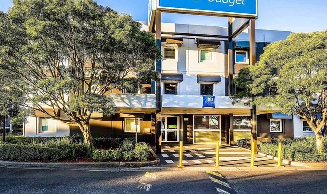 Ibis Budget St Peters Exterior