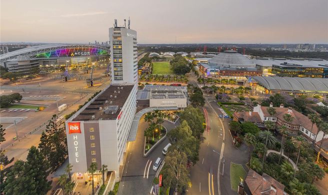 Hotel Ibis Sydney Olympic Park Exterior