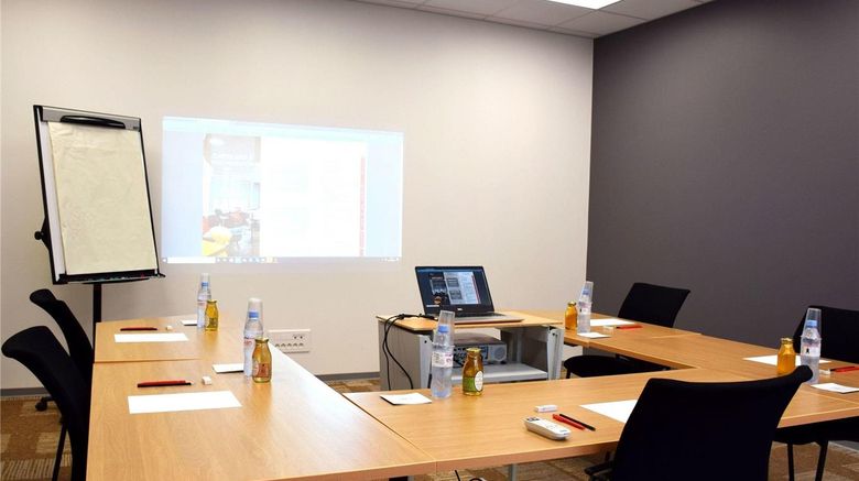 <b>Ibis Rodez Centre Cathedrale Meeting</b>. Images powered by <a href="https://iceportal.shijigroup.com/" title="IcePortal" target="_blank">IcePortal</a>.