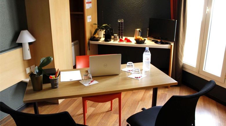 <b>Ibis Rodez Centre Cathedrale Meeting</b>. Images powered by <a href="https://iceportal.shijigroup.com/" title="IcePortal" target="_blank">IcePortal</a>.
