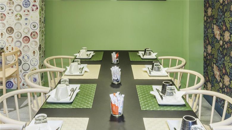 <b>Ibis Styles Paris Gare de l'Est TGV Restaurant</b>. Images powered by <a href="https://iceportal.shijigroup.com/" title="IcePortal" target="_blank">IcePortal</a>.