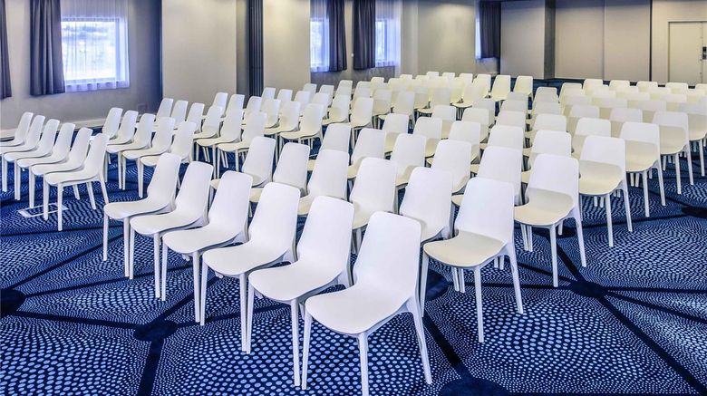 <b>Mercure Poitiers Site du Futuroscope Meeting</b>. Images powered by <a href="https://iceportal.shijigroup.com/" title="IcePortal" target="_blank">IcePortal</a>.