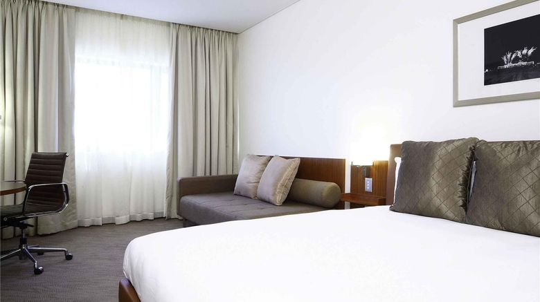 <b>Novotel Canberra Room</b>. Images powered by <a href="https://iceportal.shijigroup.com/" title="IcePortal" target="_blank">IcePortal</a>.