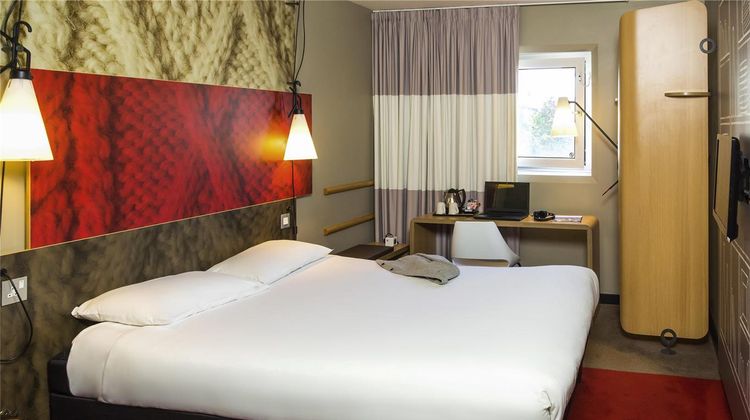 Ibis Sheffield Room
