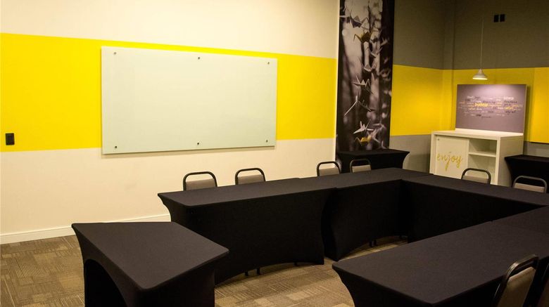 <b>Ibis Sorocaba Meeting</b>. Images powered by <a href="https://iceportal.shijigroup.com/" title="IcePortal" target="_blank">IcePortal</a>.
