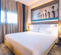 Mercure Roma Centro Colosseo Room