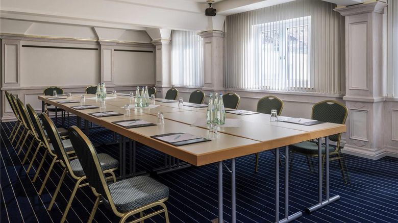 <b>Mercure Garmisch-Partenkirchen Meeting</b>. Images powered by <a href="https://iceportal.shijigroup.com/" title="IcePortal" target="_blank">IcePortal</a>.