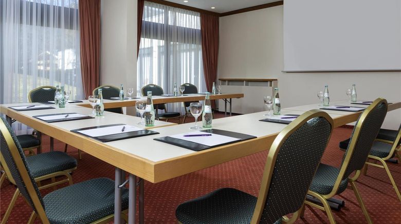 <b>Mercure Garmisch-Partenkirchen Meeting</b>. Images powered by <a href="https://iceportal.shijigroup.com/" title="IcePortal" target="_blank">IcePortal</a>.
