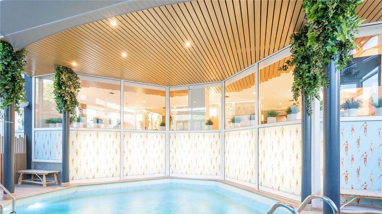 <b>Mercure Grenoble President Pool</b>. Images powered by <a href="https://iceportal.shijigroup.com/" title="IcePortal" target="_blank">IcePortal</a>.