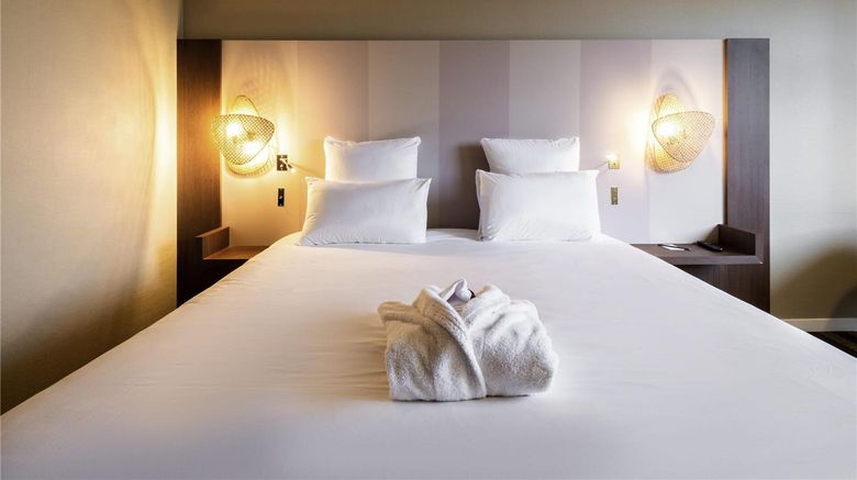 <b>Mercure Grenoble  Meylan Room</b>. Images powered by <a href="https://iceportal.shijigroup.com/" title="IcePortal" target="_blank">IcePortal</a>.
