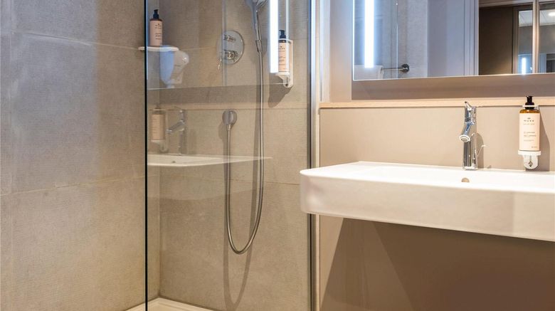 <b>Mercure Grenoble  Meylan Room</b>. Images powered by <a href="https://iceportal.shijigroup.com/" title="IcePortal" target="_blank">IcePortal</a>.
