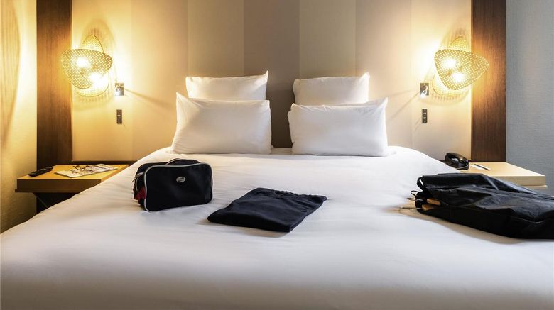 <b>Mercure Grenoble  Meylan Room</b>. Images powered by <a href="https://iceportal.shijigroup.com/" title="IcePortal" target="_blank">IcePortal</a>.